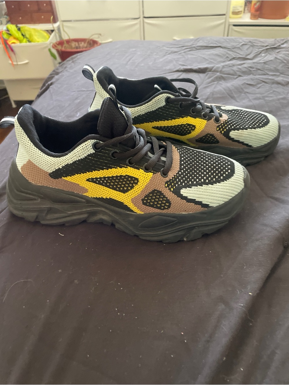 Multi-Color Knit Athletic Sneakers - Size Estimated 7 to 7.5